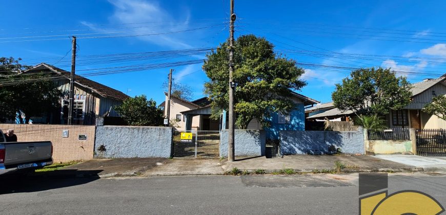 Terreno com Casa À VENDA