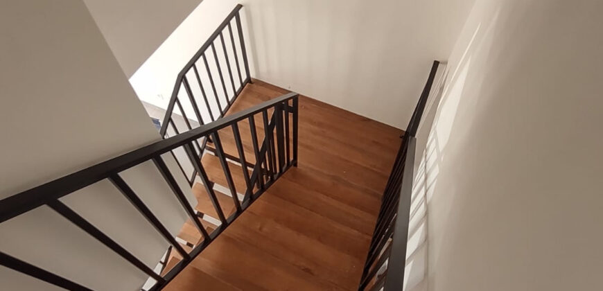 SOBRADO BAIRRO COLONIAL    R$2.000,00 + TAXAS   ICL 0007