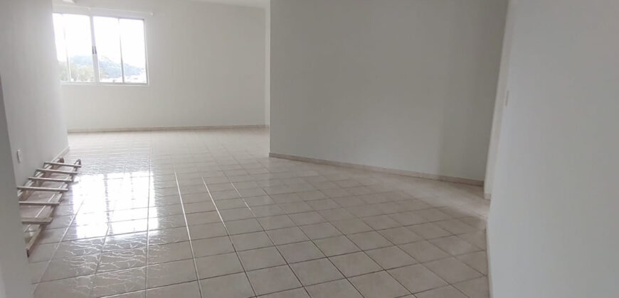 APARTAMENTO BAIRRO CRUZEIRO    R$ 1.800,00 + TXS   ICL0020