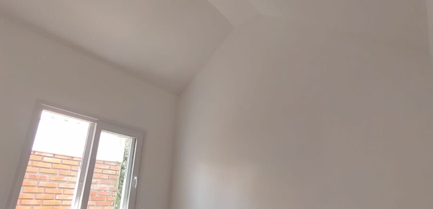 SOBRADO BAIRRO COLONIAL    R$2.000,00 + TAXAS   ICL 0007