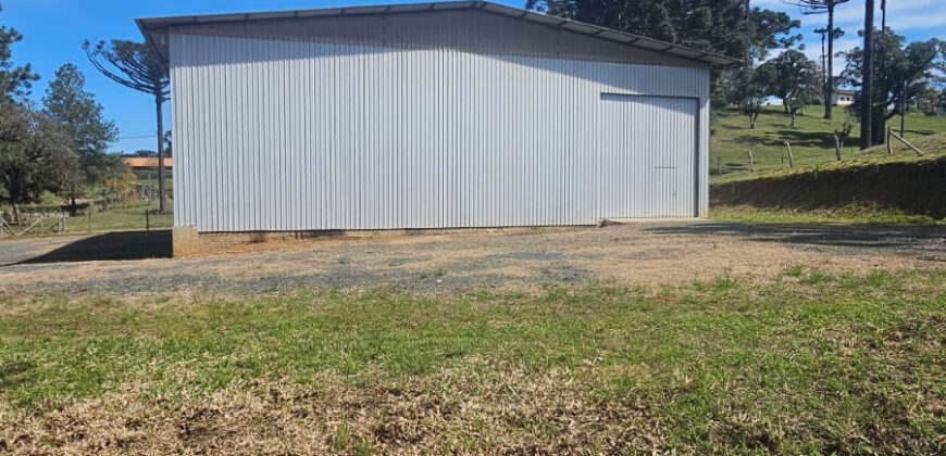 Barracão na Estrada Fundão    400m²      ICL0002