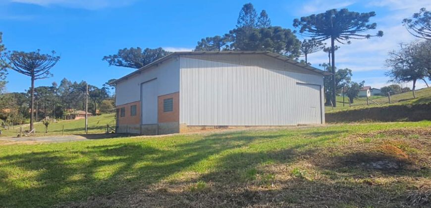 Barracão na Estrada Fundão    400m²      ICL0002